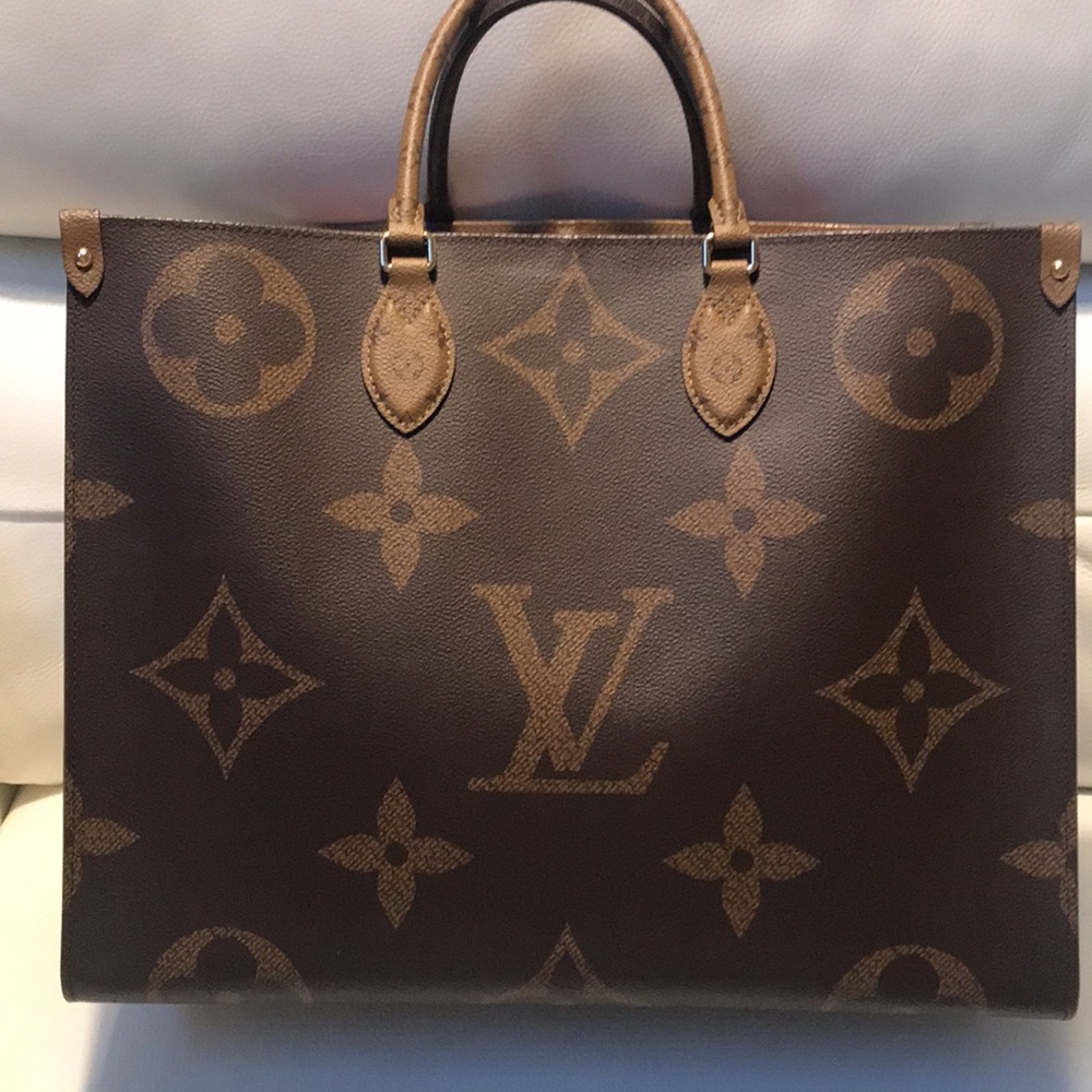 SOLD! Gorgeous Authentic Louis Vuitton Big Reverse Bag / Tote ๐. Like New. - Picture 3 of 16